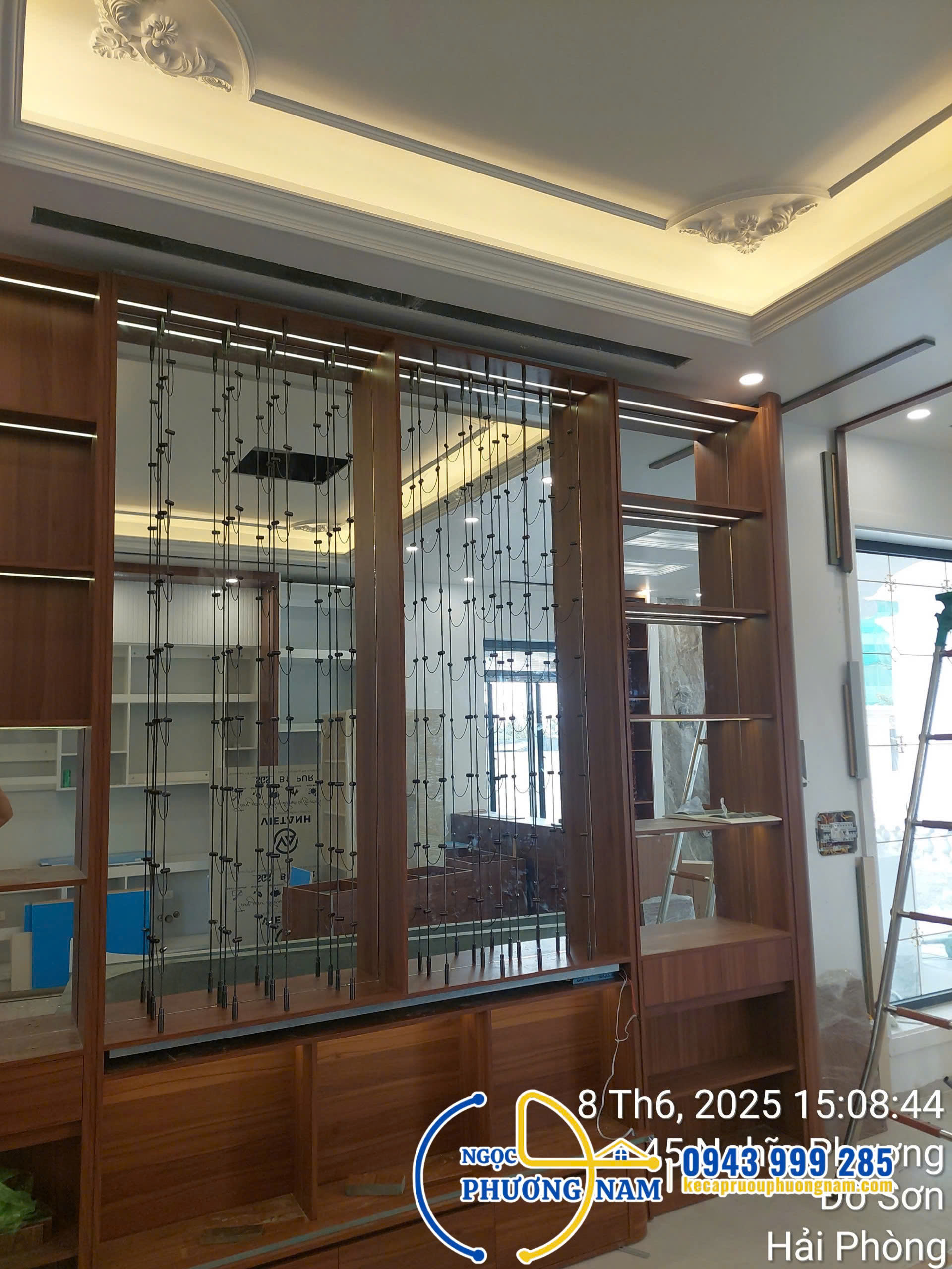 Tủ rượu đẹp hệ dây cáp treo thiết kế và lắp đặt trọn gói cho khách hàng tại Đồ Sơn, Hải Phòng