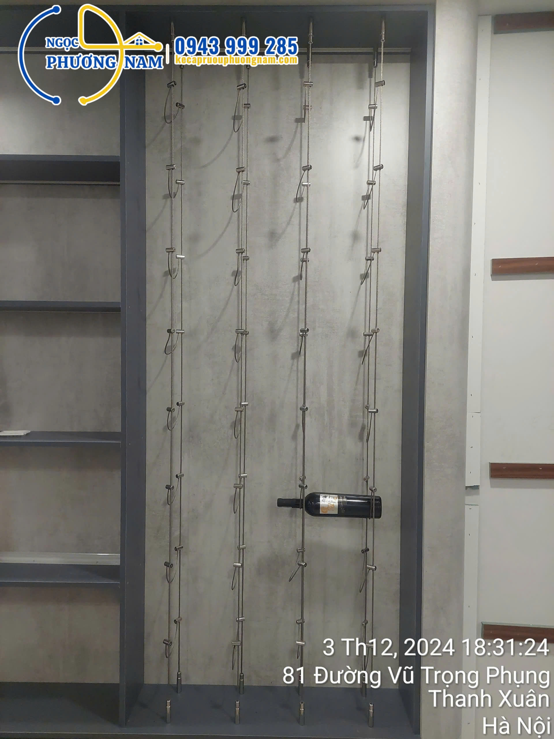 Tủ rượu đẹp hệ dây cáp treo thiết kế và lắp đặt trọn gói cho khách hàng tại Thanh Xuân, Hà Nội