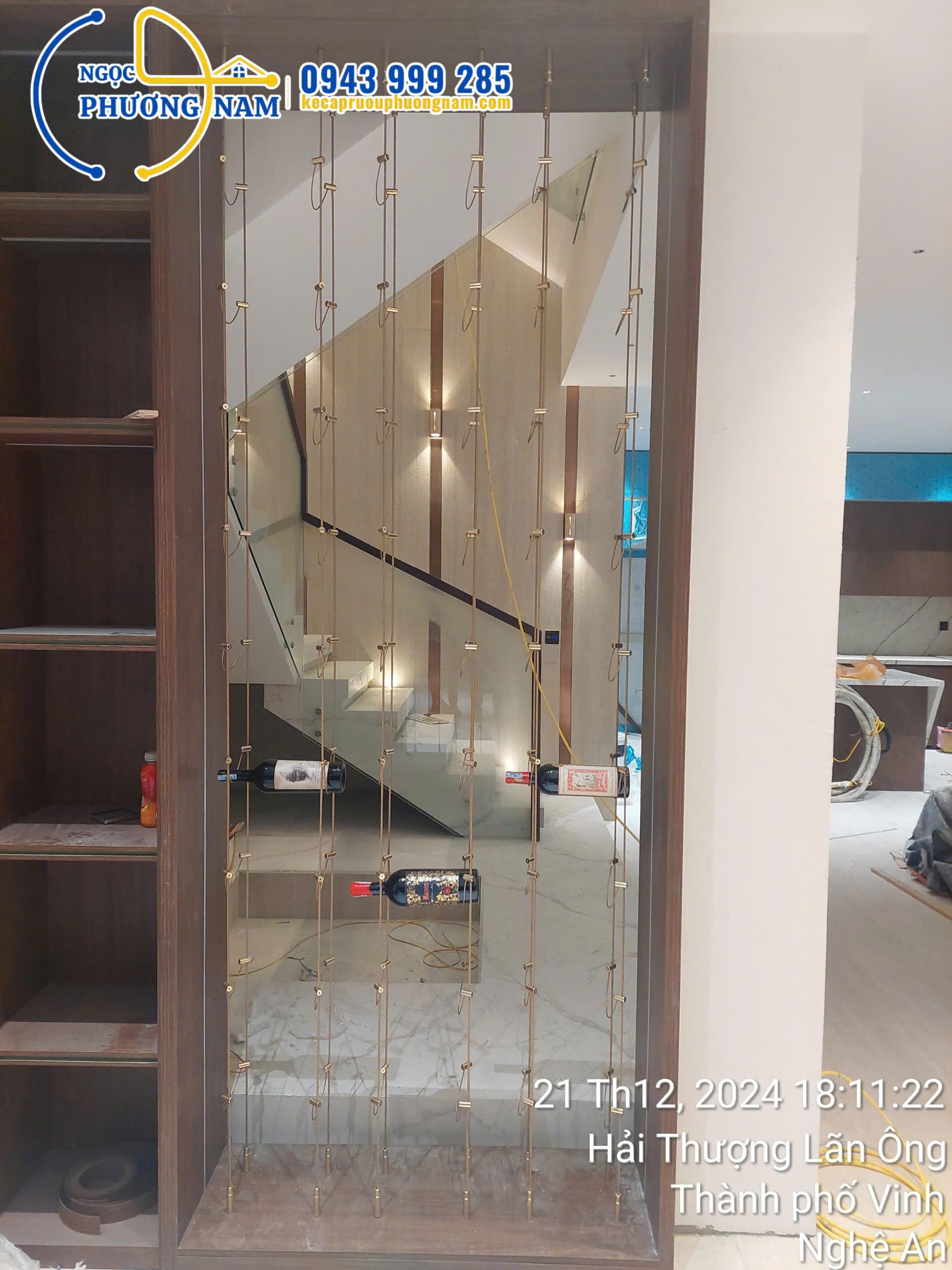 Tủ rượu đẹp hệ dây cáp treo thiết kế và lắp đặt trọn gói cho khách hàng tại Hải Thượng Lãn Ông, Thành Phố Vinh Nghệ An