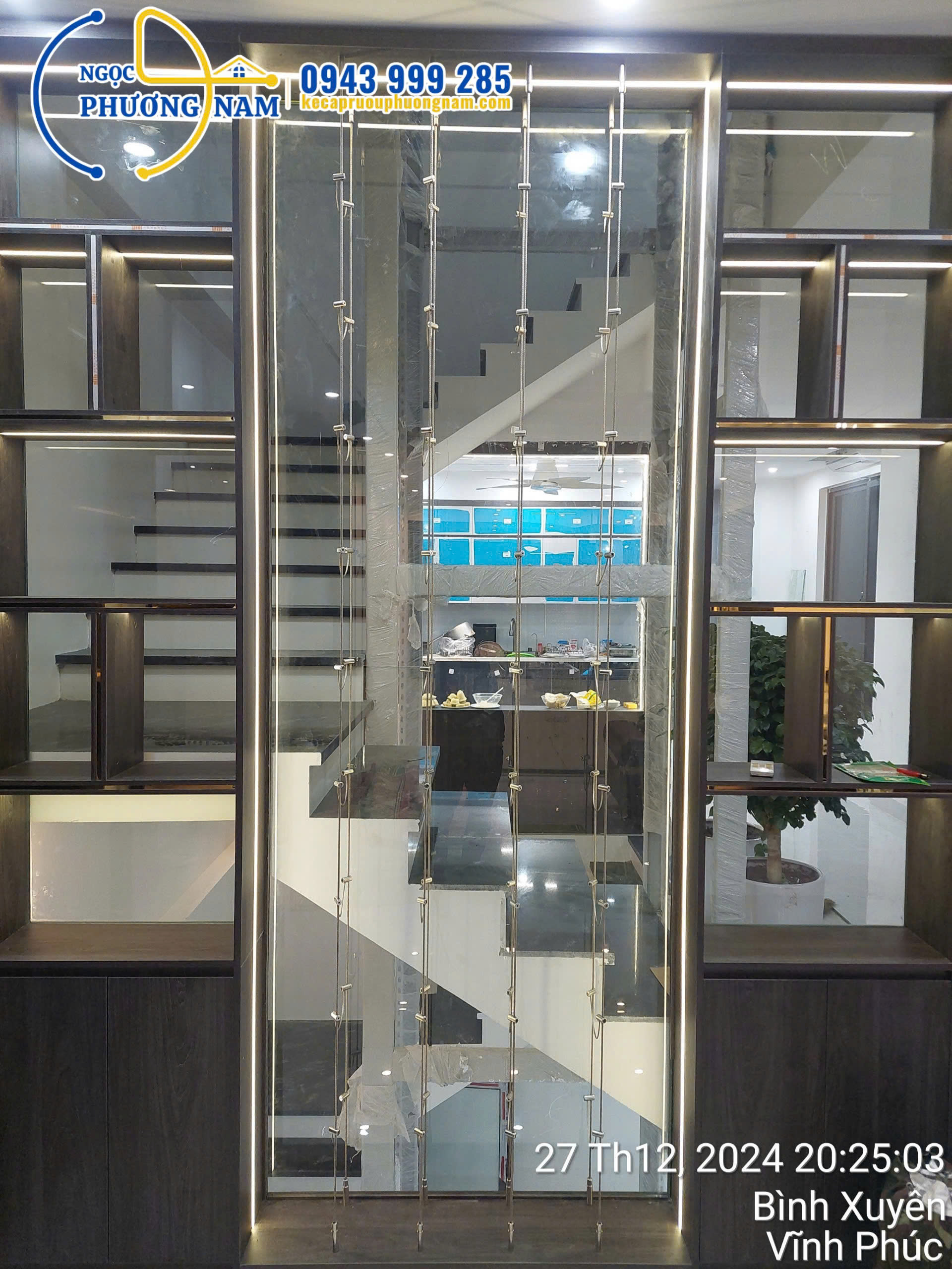 Tủ rượu đẹp hệ dây cáp treo thiết kế và lắp đặt trọn gói cho khách hàng tại Bình Xuyên, Vĩnh Phúc