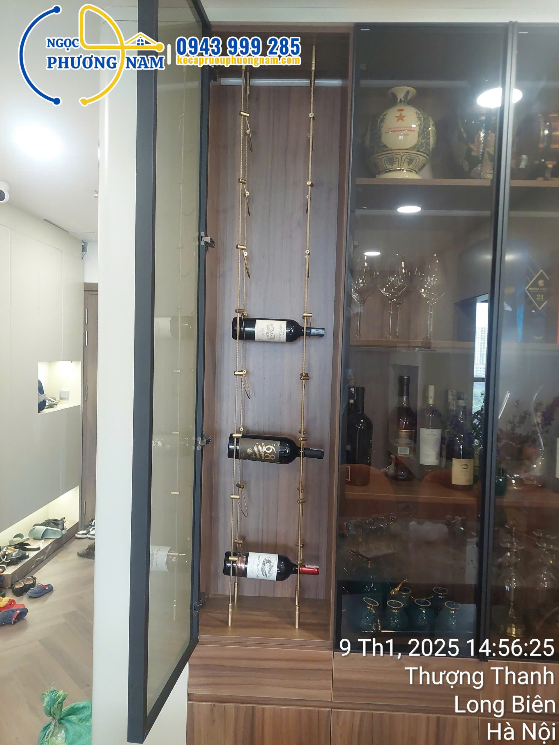 Tủ rượu đẹp hệ dây cáp treo thiết kế và lắp đặt trọn gói cho khách hàng tại Thượng Thanh Long Biên Hà Nội