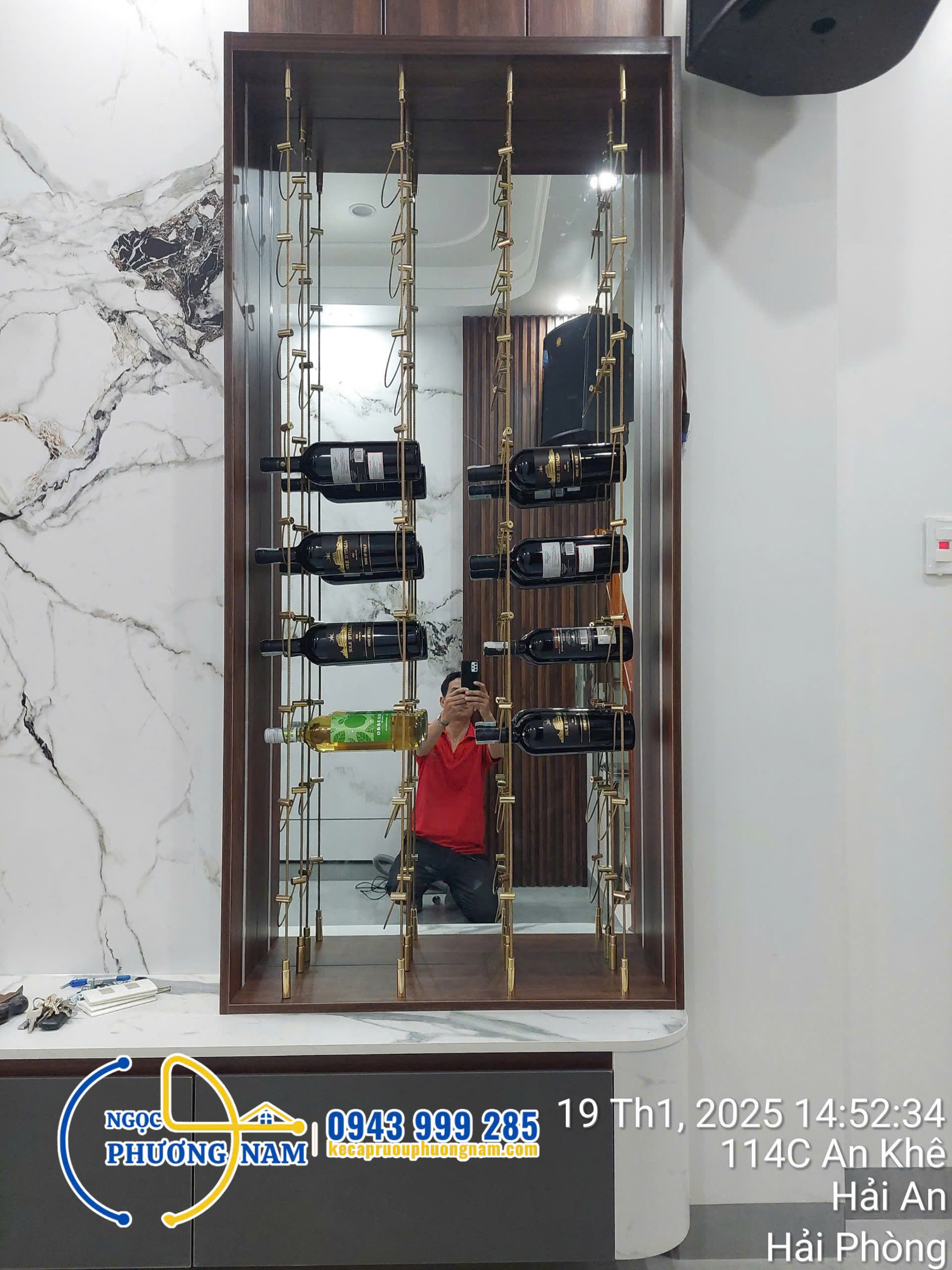 Tủ rượu đẹp hệ dây cáp treo thiết kế và lắp đặt trọn gói cho khách hàng tại An Khê, Hải An, Hải Phòng