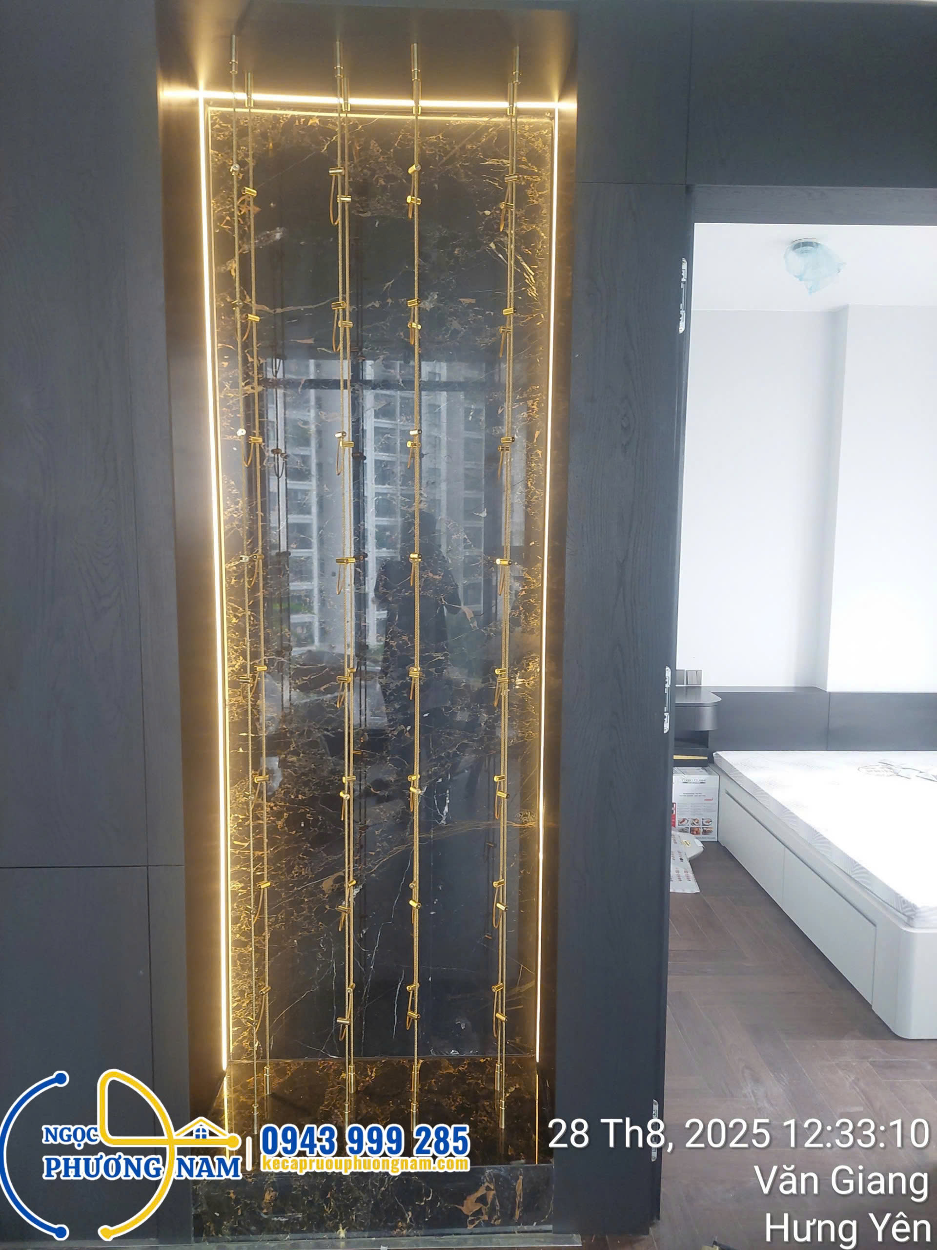 Tủ rượu đẹp hệ dây cáp treo thiết kế và lắp đặt trọn gói cho khách hàng tại Văn Giang, Hưng Yên