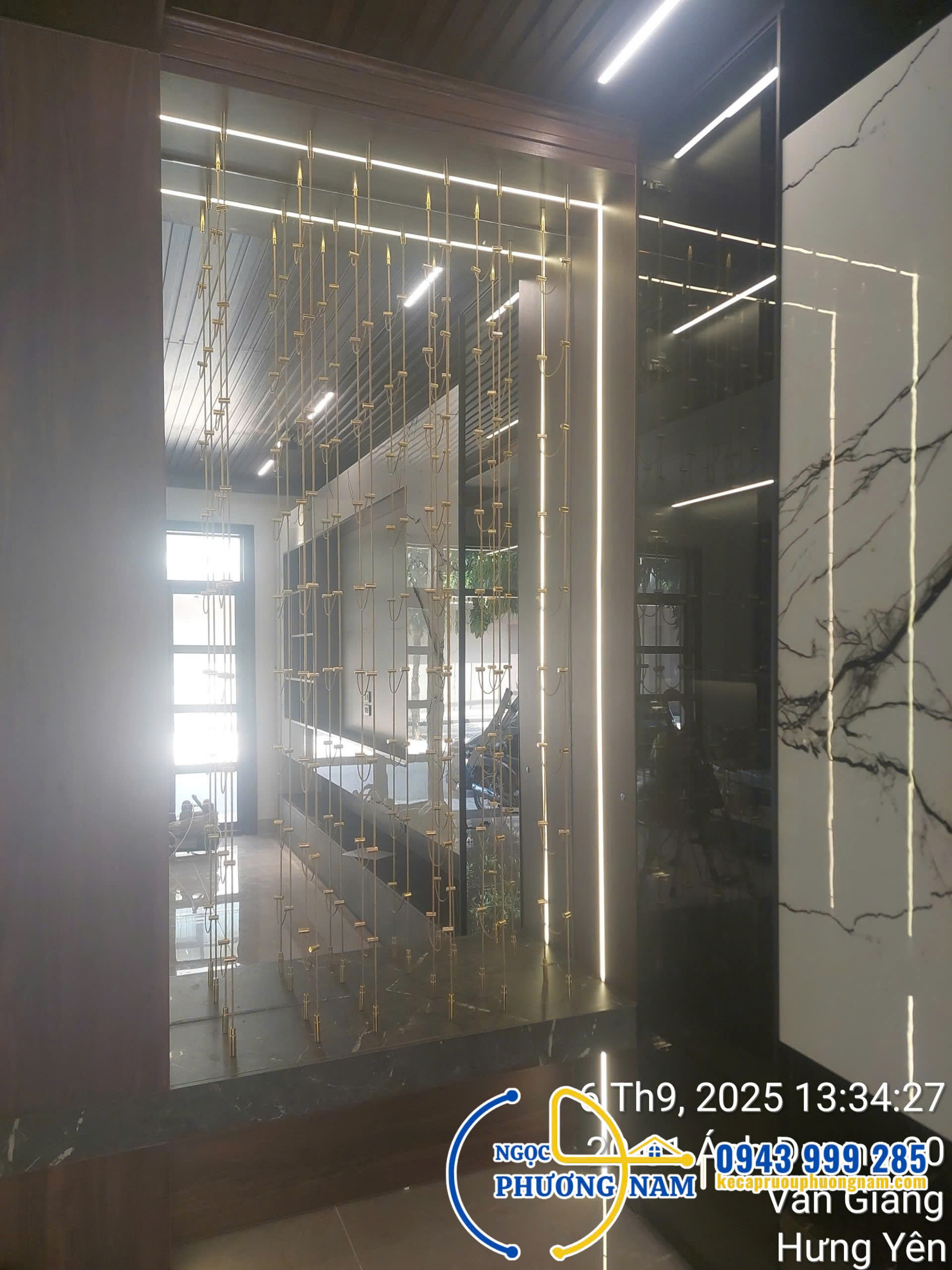 Tủ rượu đẹp hệ dây cáp treo thiết kế và lắp đặt trọn gói cho khách hàng tại Văn Giang, Hưng Yên