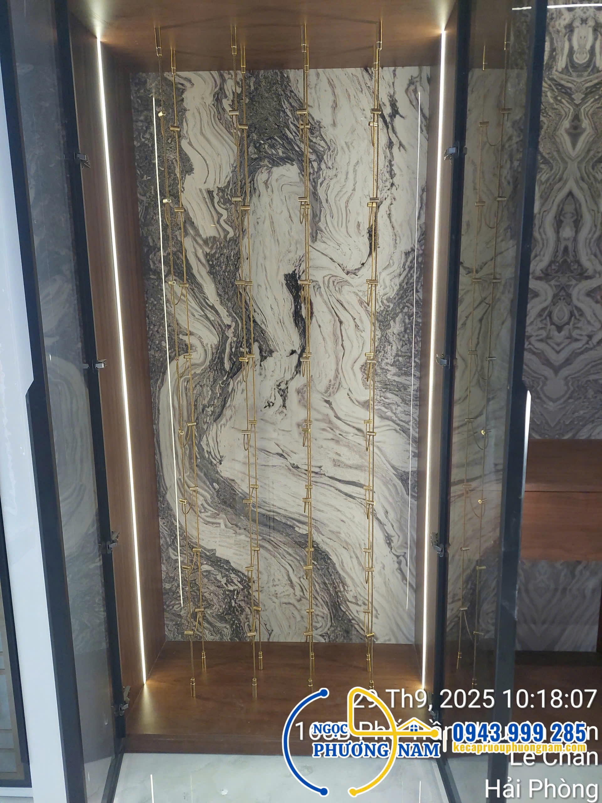 Tủ rượu đẹp hệ dây cáp treo thiết kế và lắp đặt trọn gói cho khách hàng tại Lê Chân, Hải Phòng