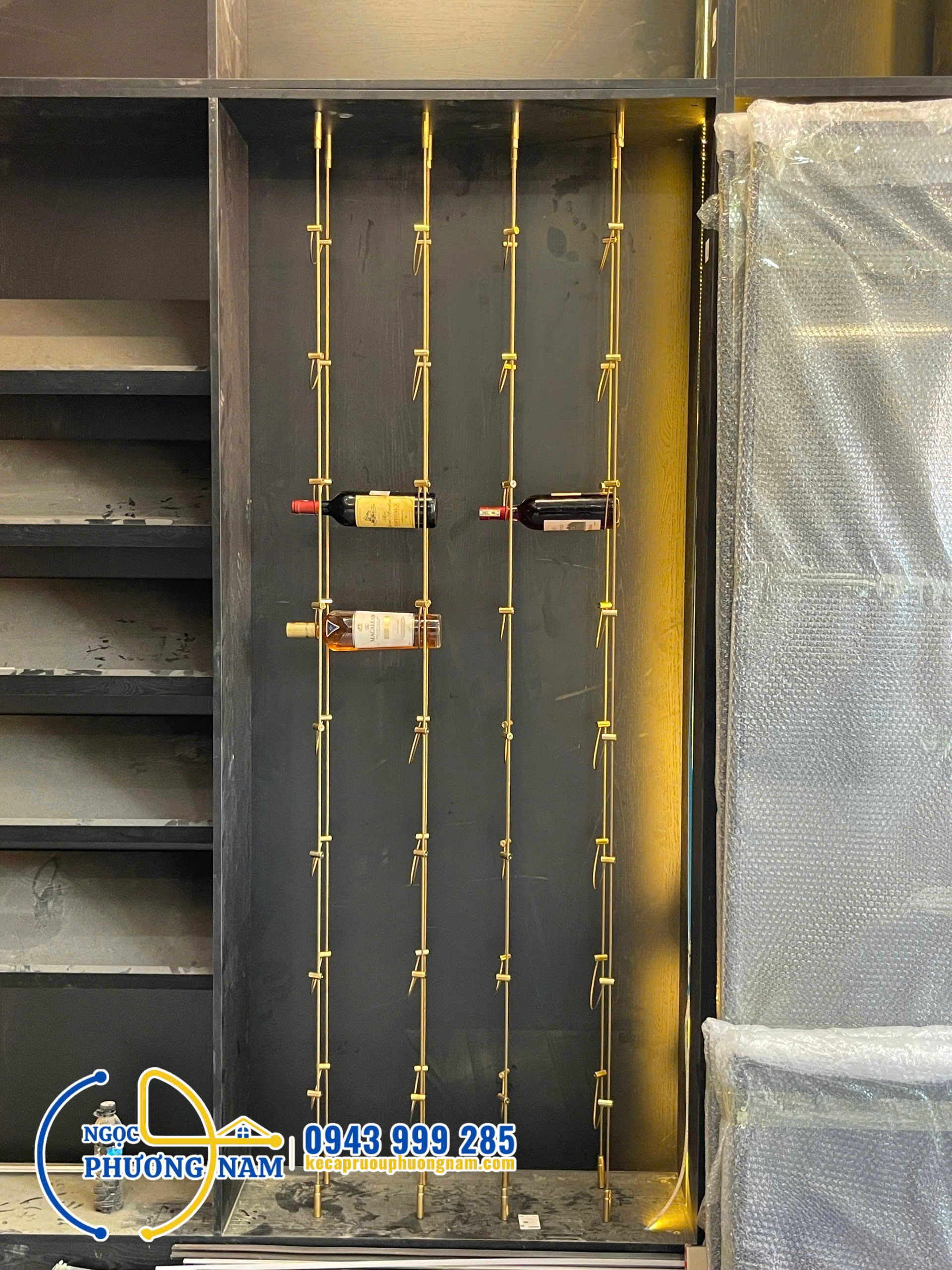 Tủ rượu đẹp hệ dây cáp treo thiết kế và lắp đặt trọn gói cho khách hàng 2025