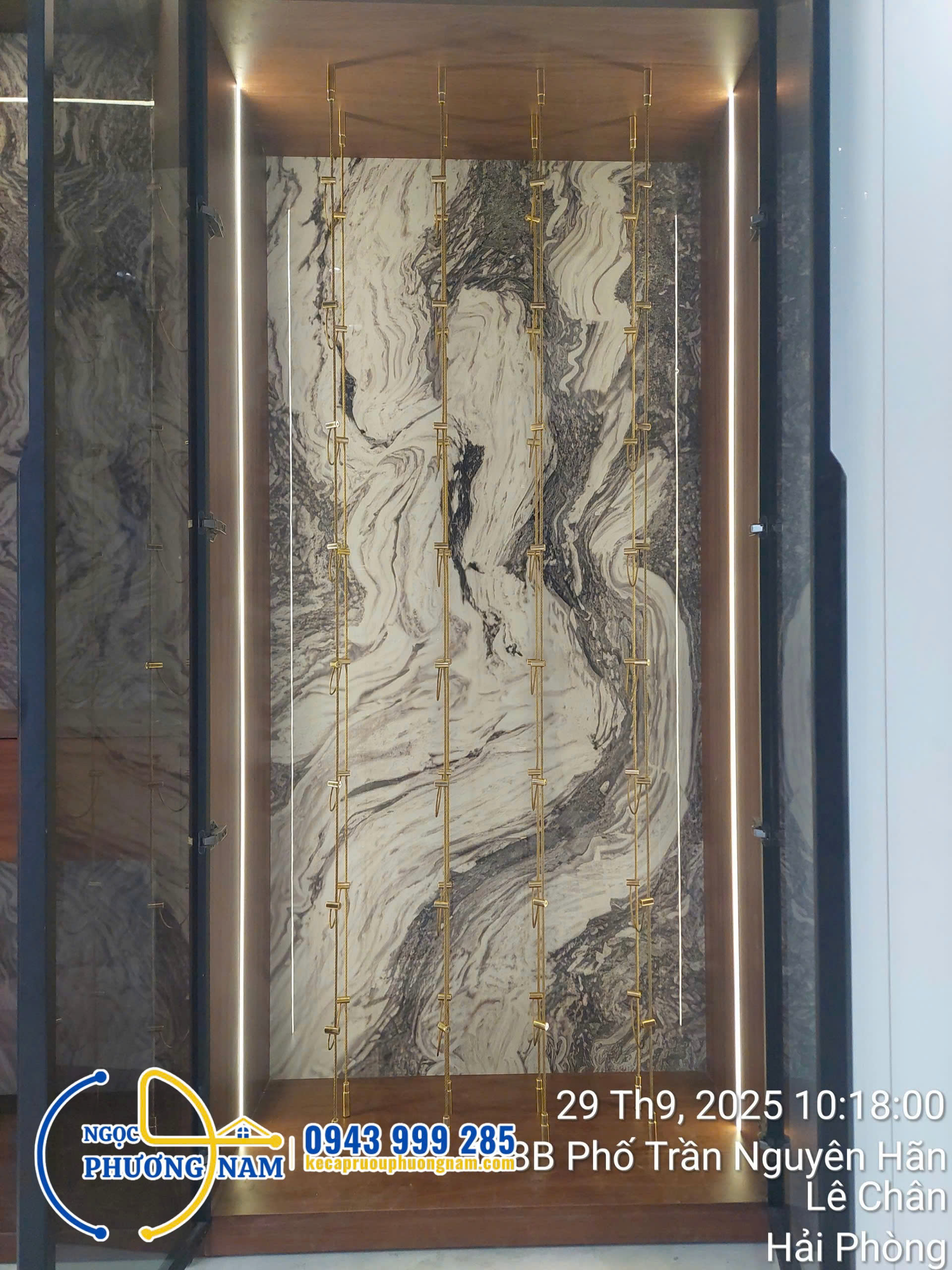 Tủ rượu đẹp hệ dây cáp treo thiết kế và lắp đặt trọn gói cho khách hàng tại Lê Chân, Hải Phòng